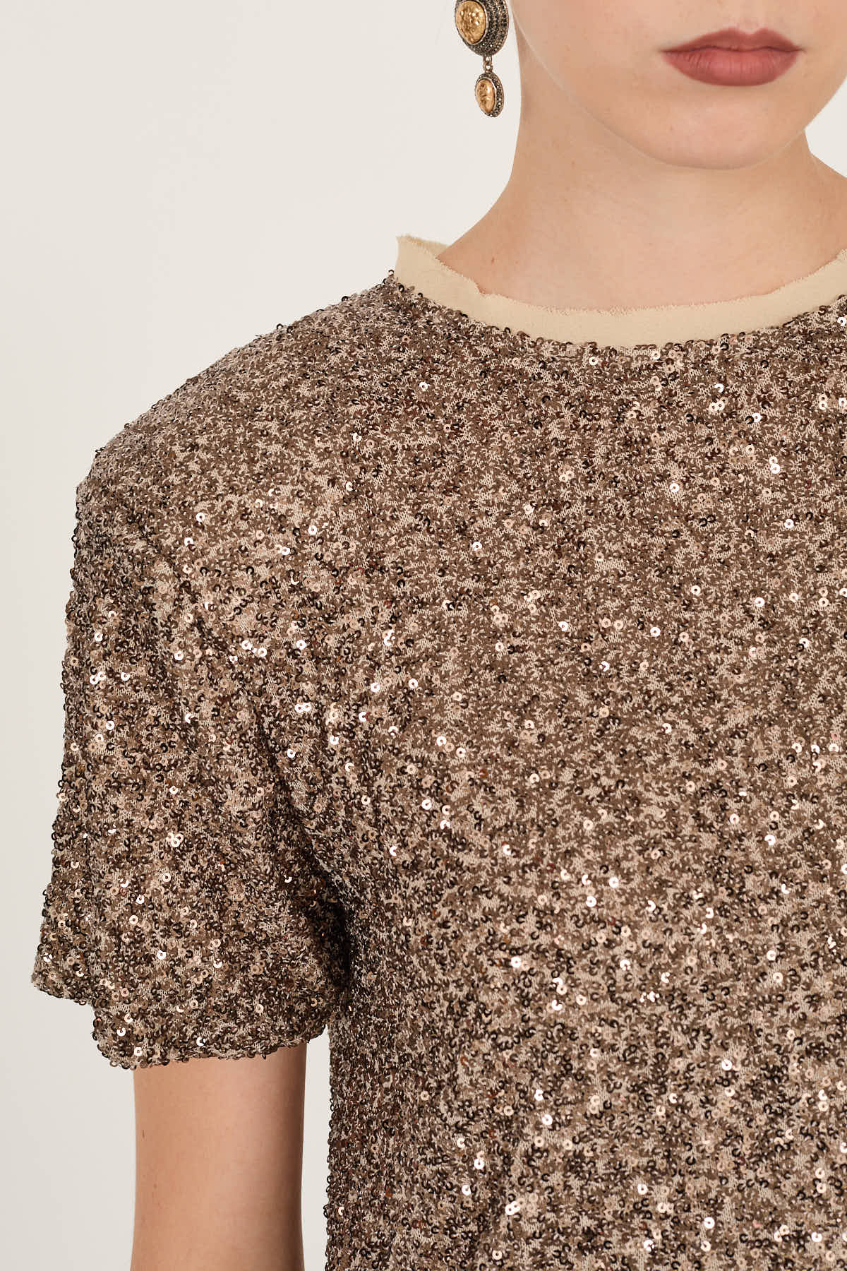 t-shirt-con-paillettes-s40m1122-189-webl.jpg