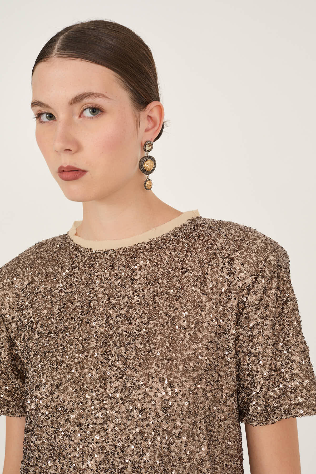 t-shirt-con-paillettes-s40m1122-189-webout.jpg