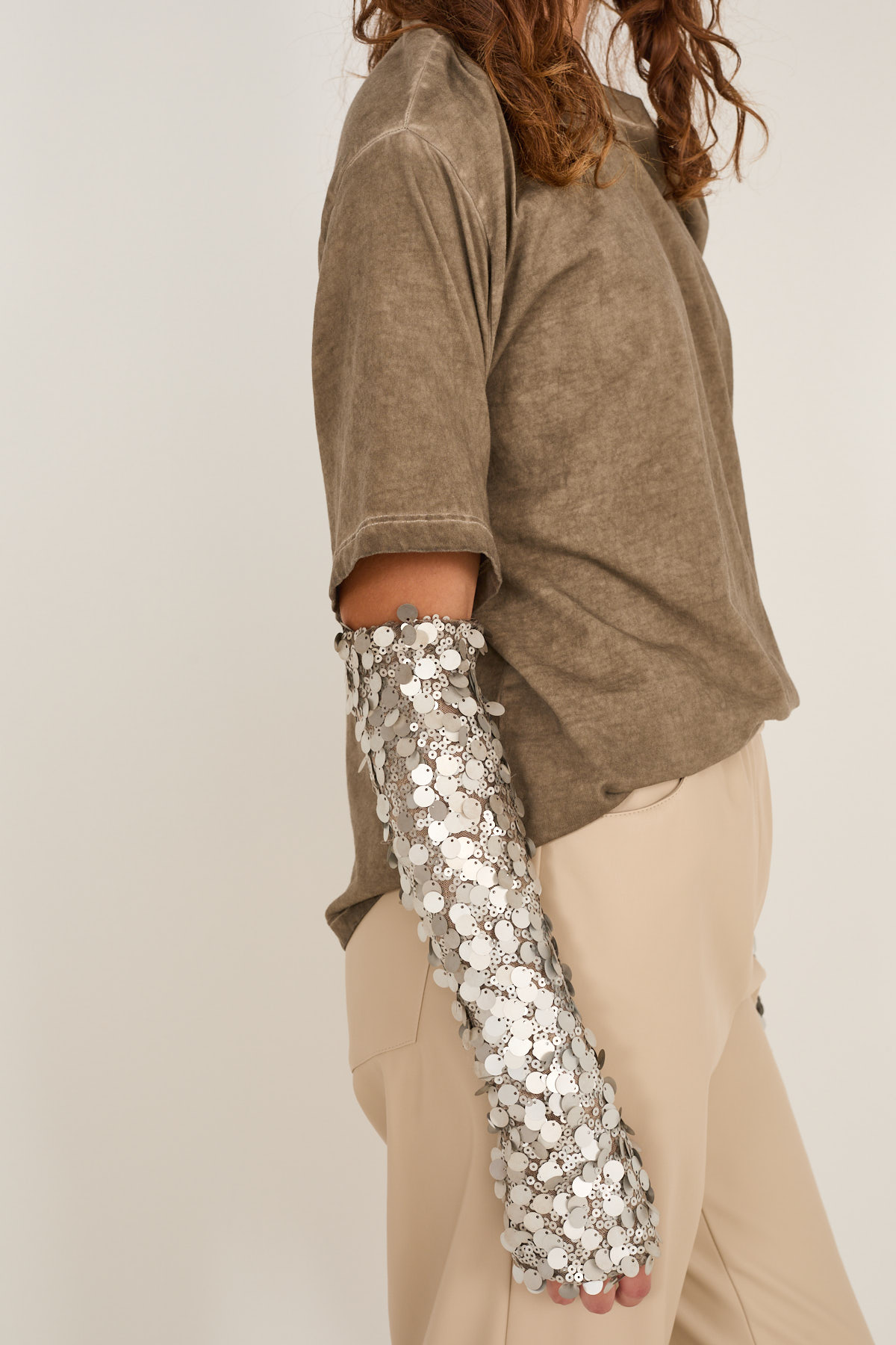t-shirt-delave-con-manicotti-in-paillettes-s40m1050-62-webd.jpg