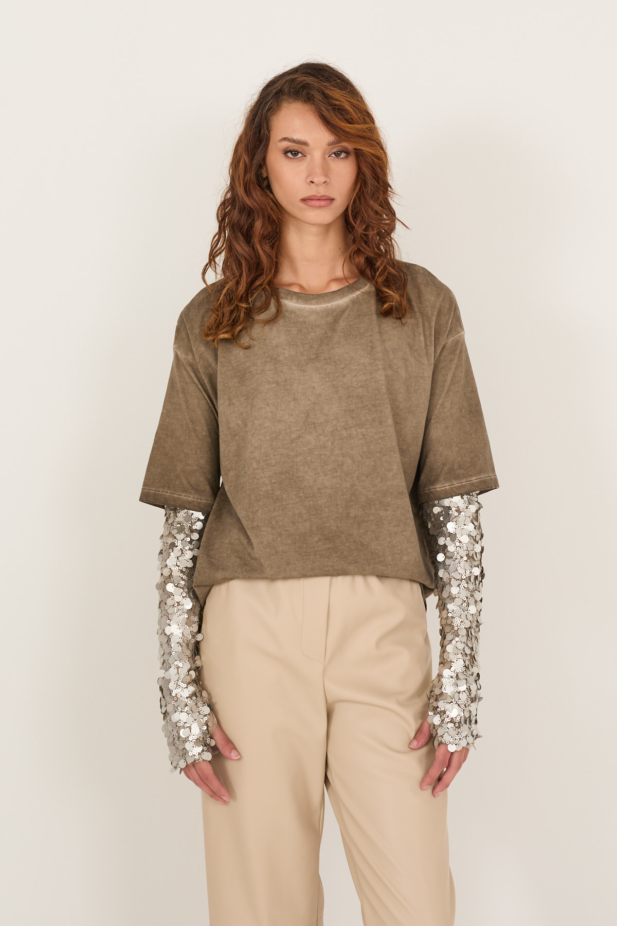 t-shirt-delave-con-manicotti-in-paillettes-s40m1050-62-webf.jpg