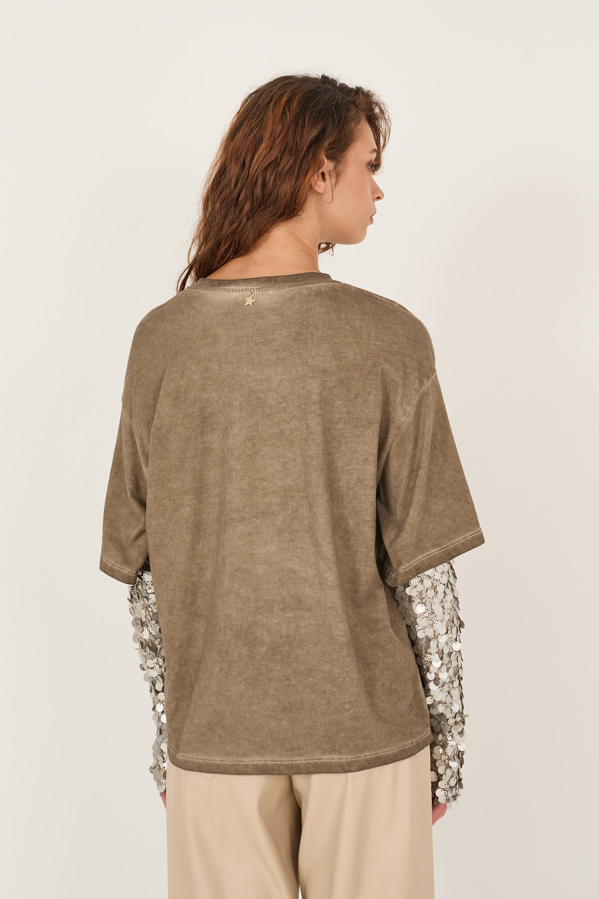 t-shirt-delave-con-manicotti-in-paillettes-s40m1050-62-webl.jpg