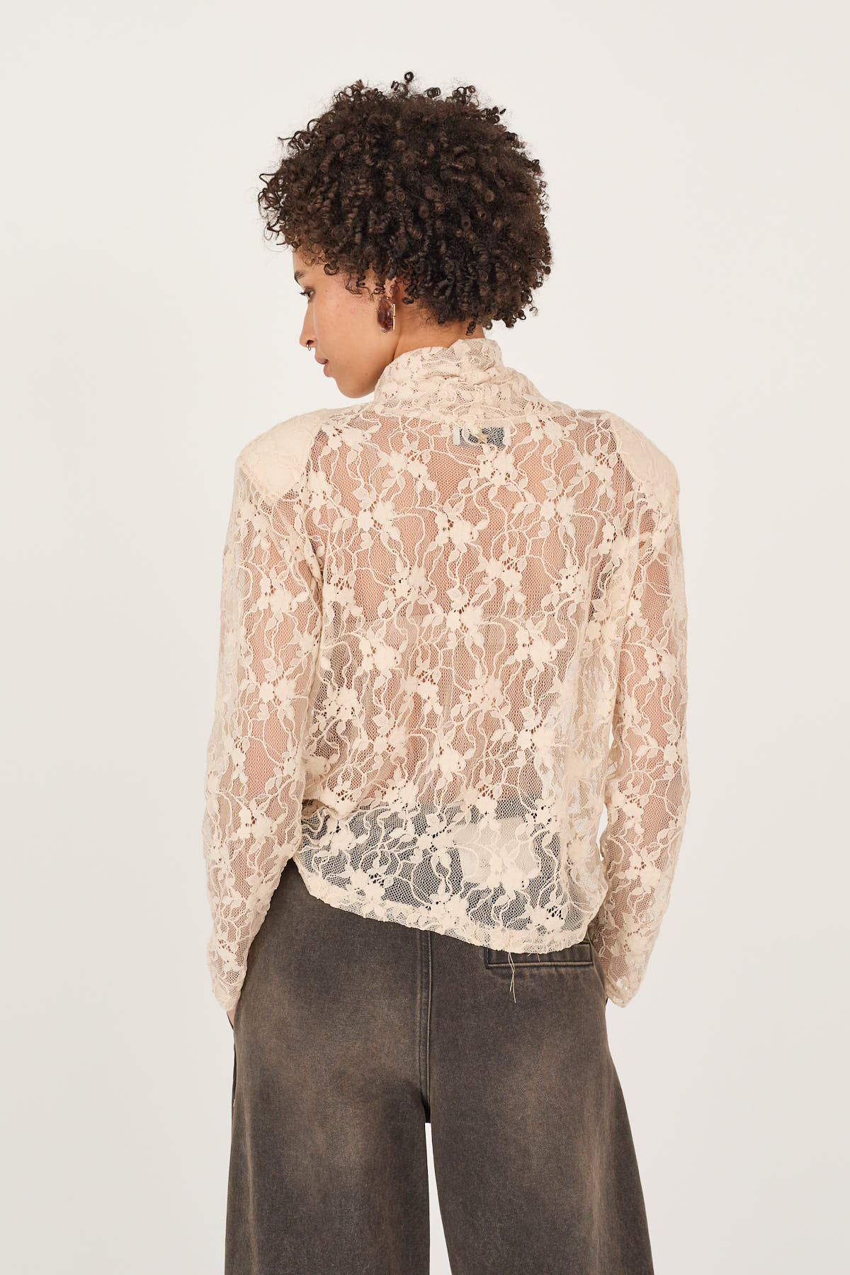 blusa-in-pizzo-con-guanti-in-ecopelle-s40m1301-74-webf.jpg