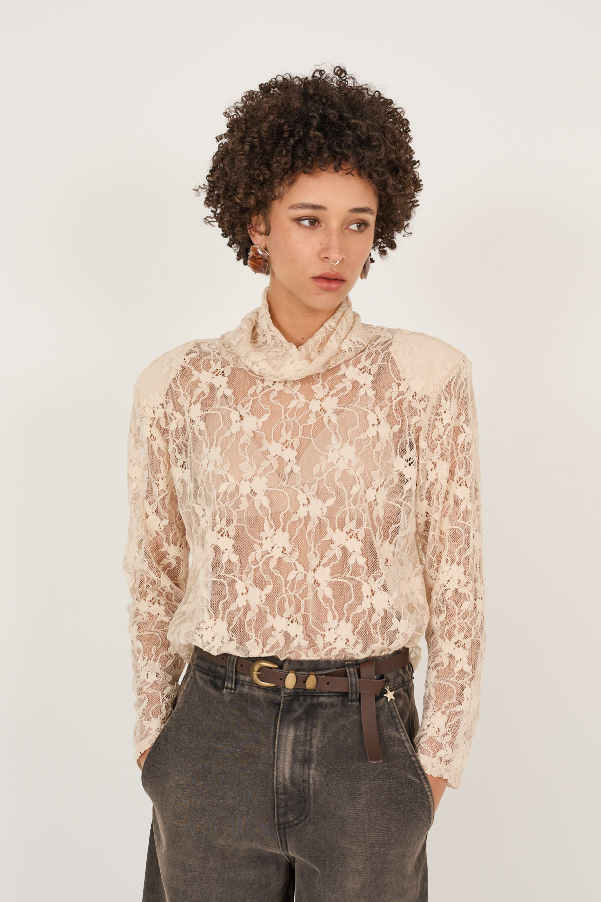 blusa-in-pizzo-con-guanti-in-ecopelle-s40m1301-74-webout.jpg