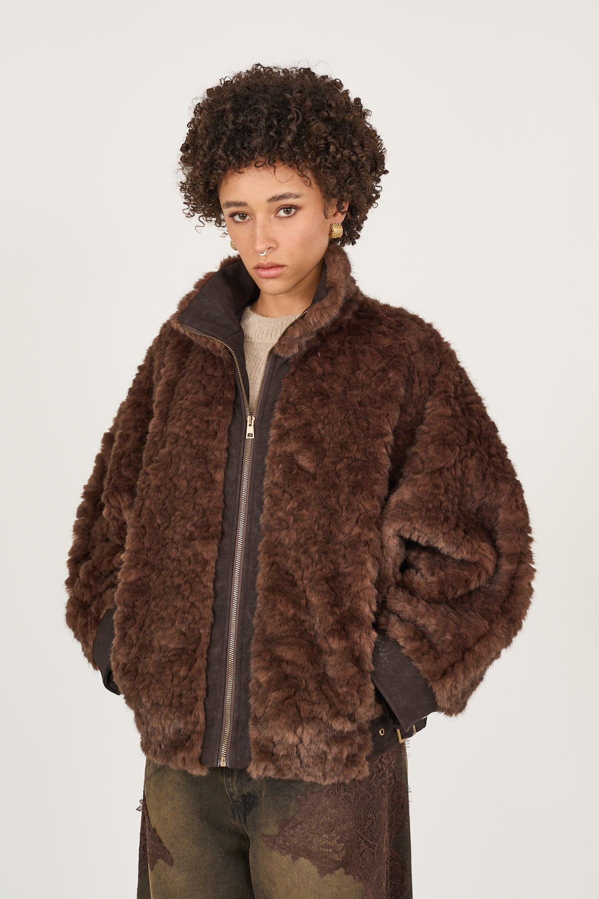 bomber-in-ecopelliccia-con-profili-in-ecopelle-m40f1293-07-webd.jpg