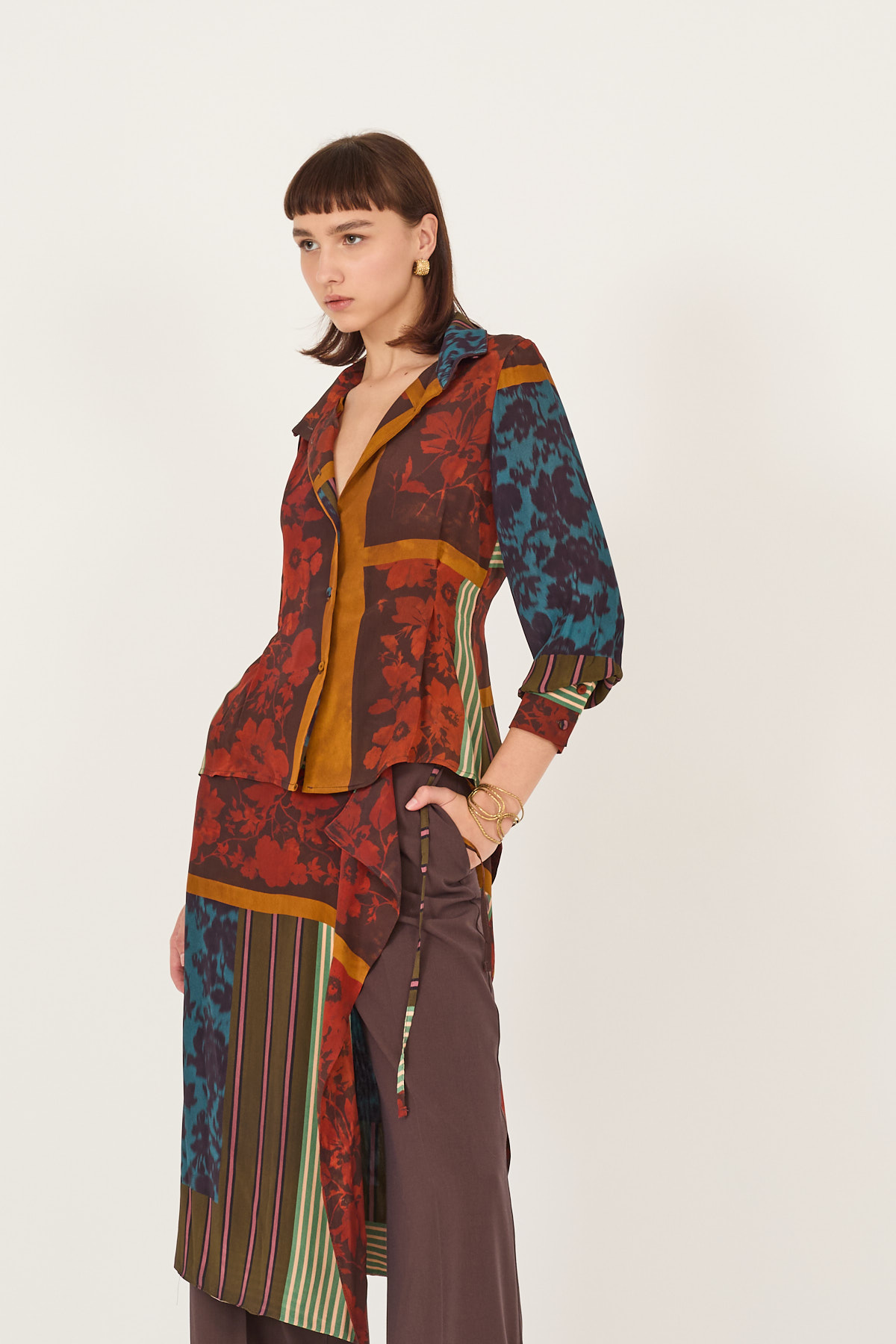 camicia-a-fantasia-con-riprese-in-vita-m40f1185-132-webf.jpg