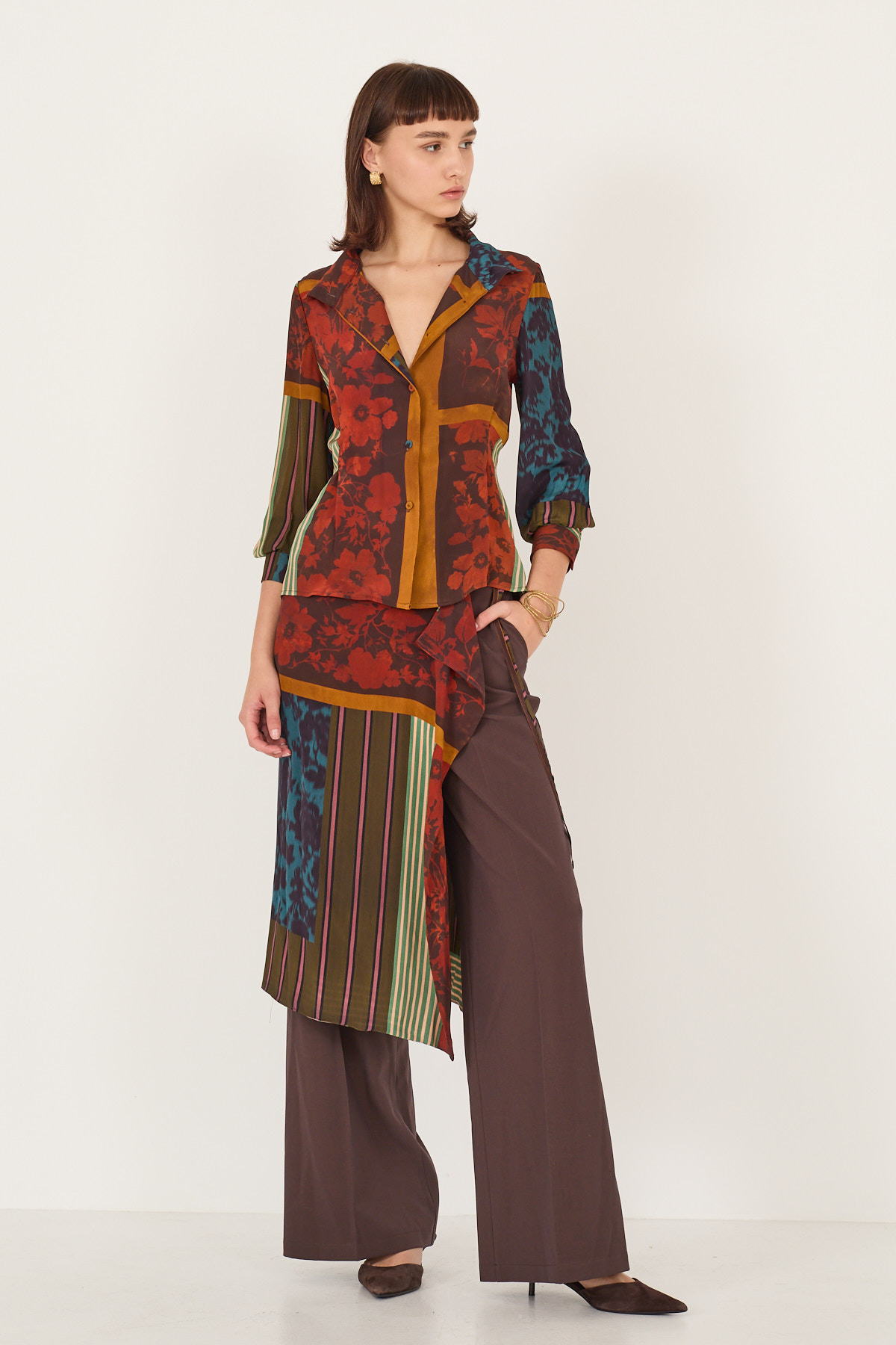camicia-a-fantasia-con-riprese-in-vita-m40f1185-132-webl.jpg
