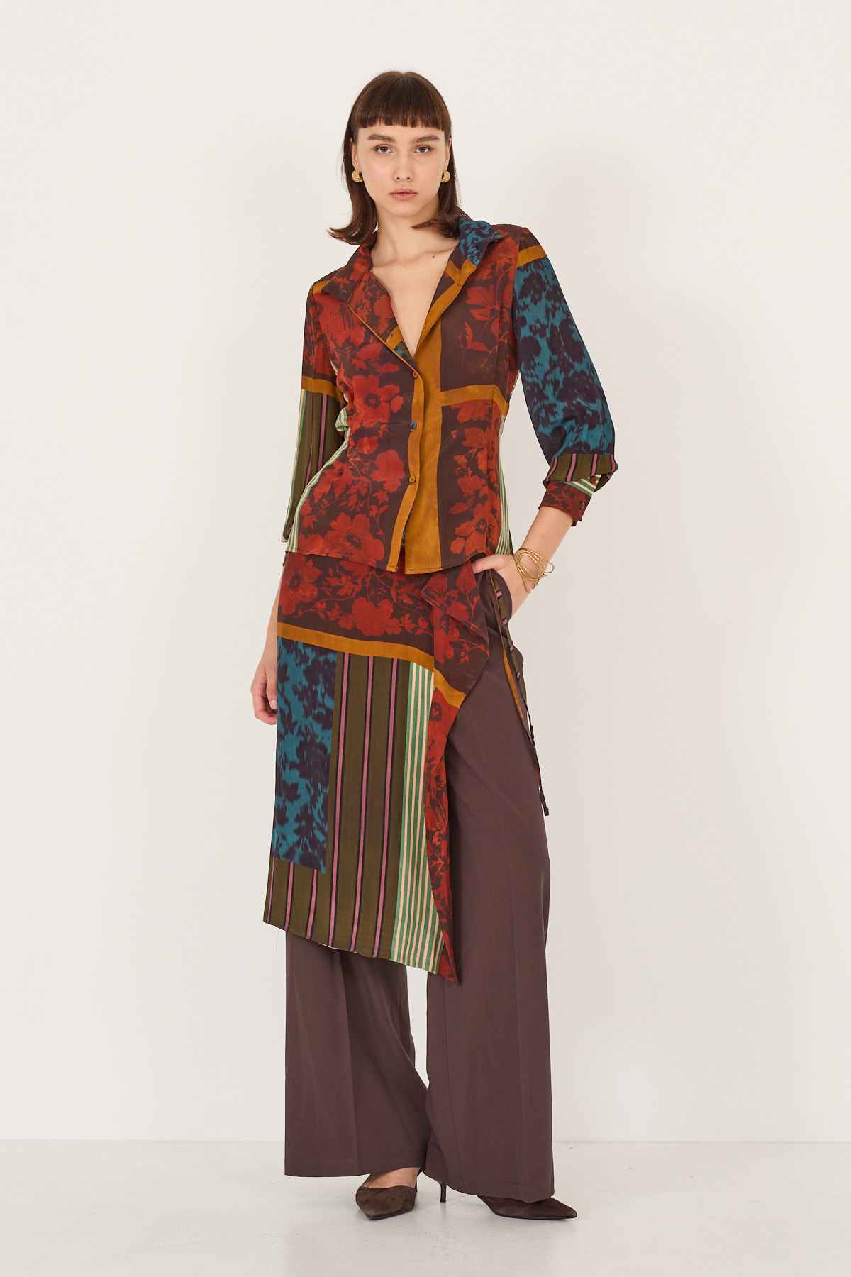 camicia-a-fantasia-con-riprese-in-vita-m40f1185-132-webr.jpg