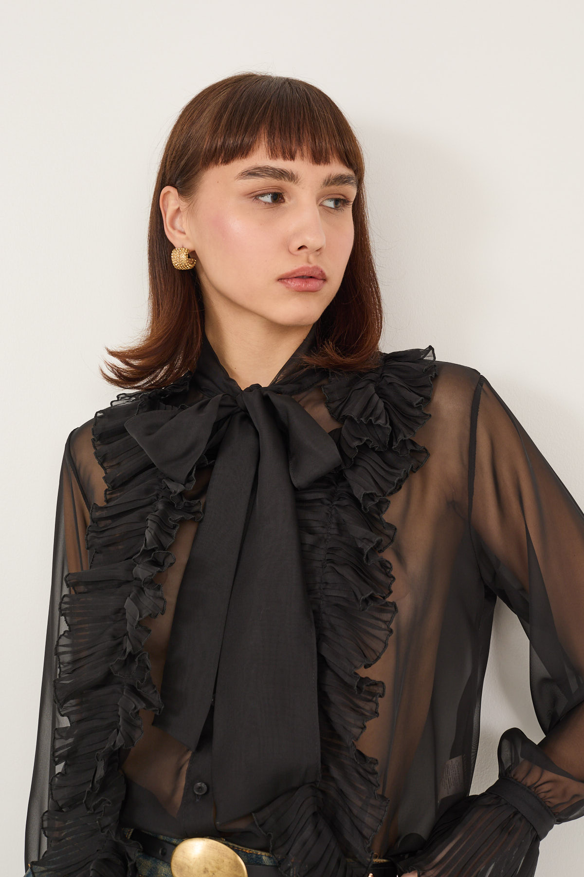 camicia-con-ruches-e-fiocco-al-collo-t40r0708-01-weba.jpg