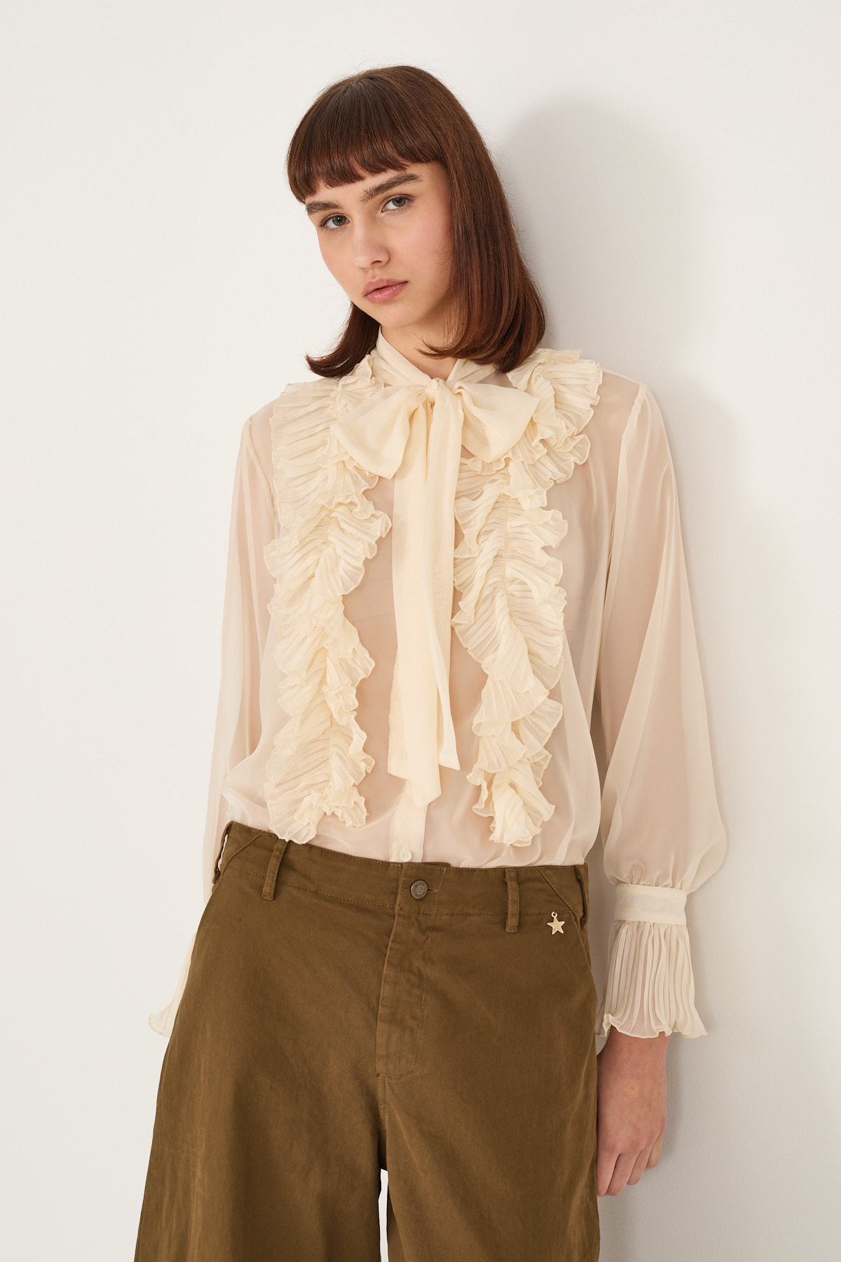 camicia-con-ruches-e-fiocco-al-collo-t40r0708-74-weba.jpg