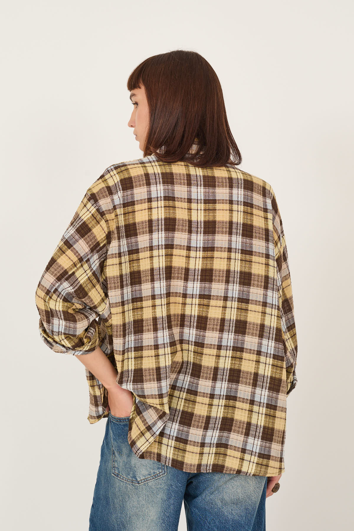 camicia-con-stampa-e-applicazione-borchie-m40f1020-05-webf.jpg