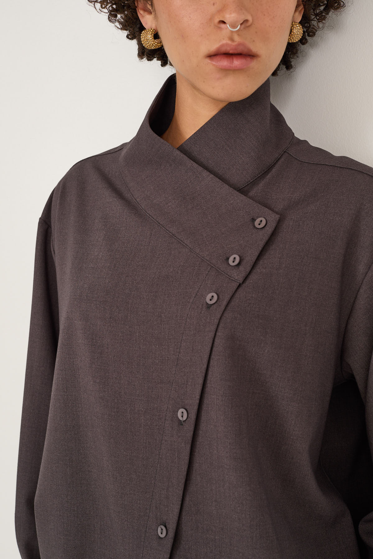 camicia-misto-viscosa-con-chiusura-asimmetrica-s40m1264-40-webout.jpg