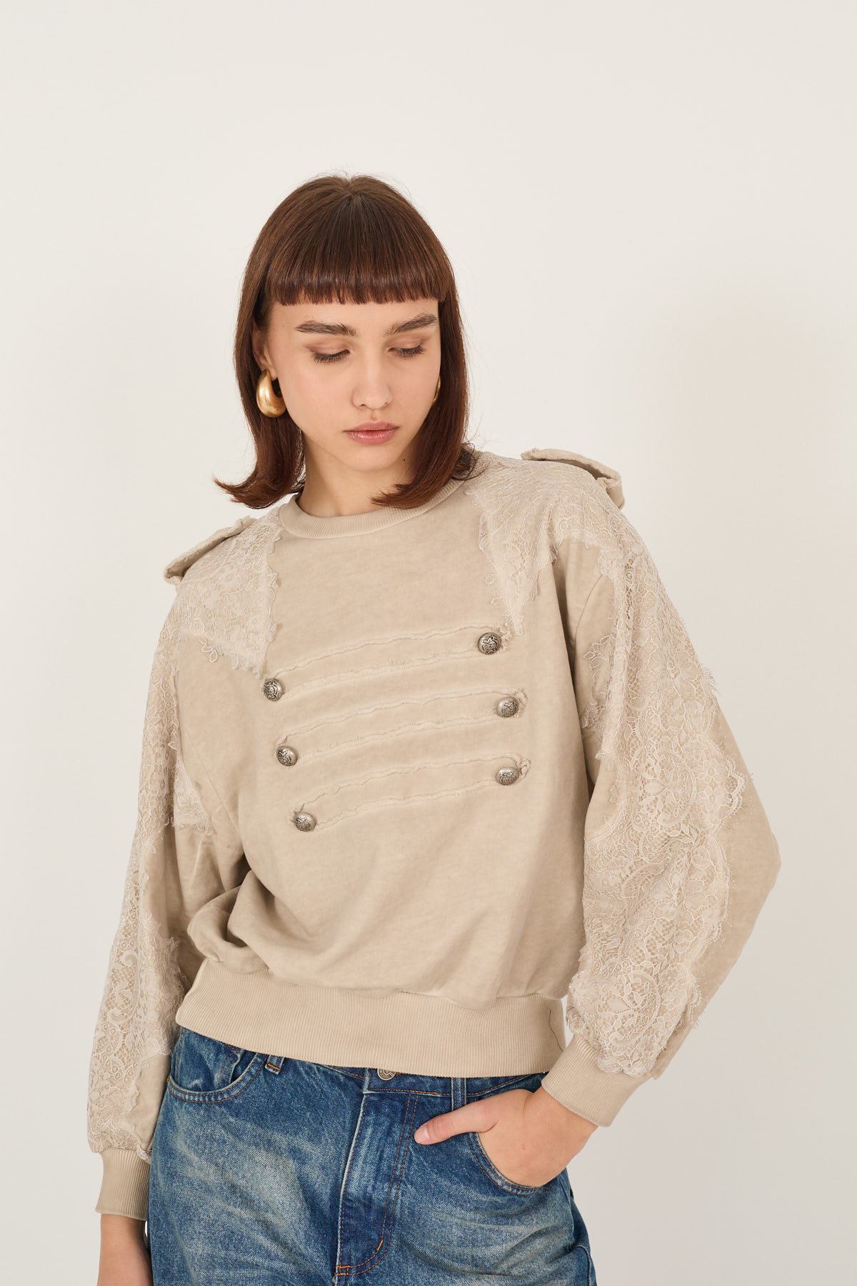 felpa-delave-con-dettaglio-bottoni-e-pizzo-s40m0926-10-webd.jpg