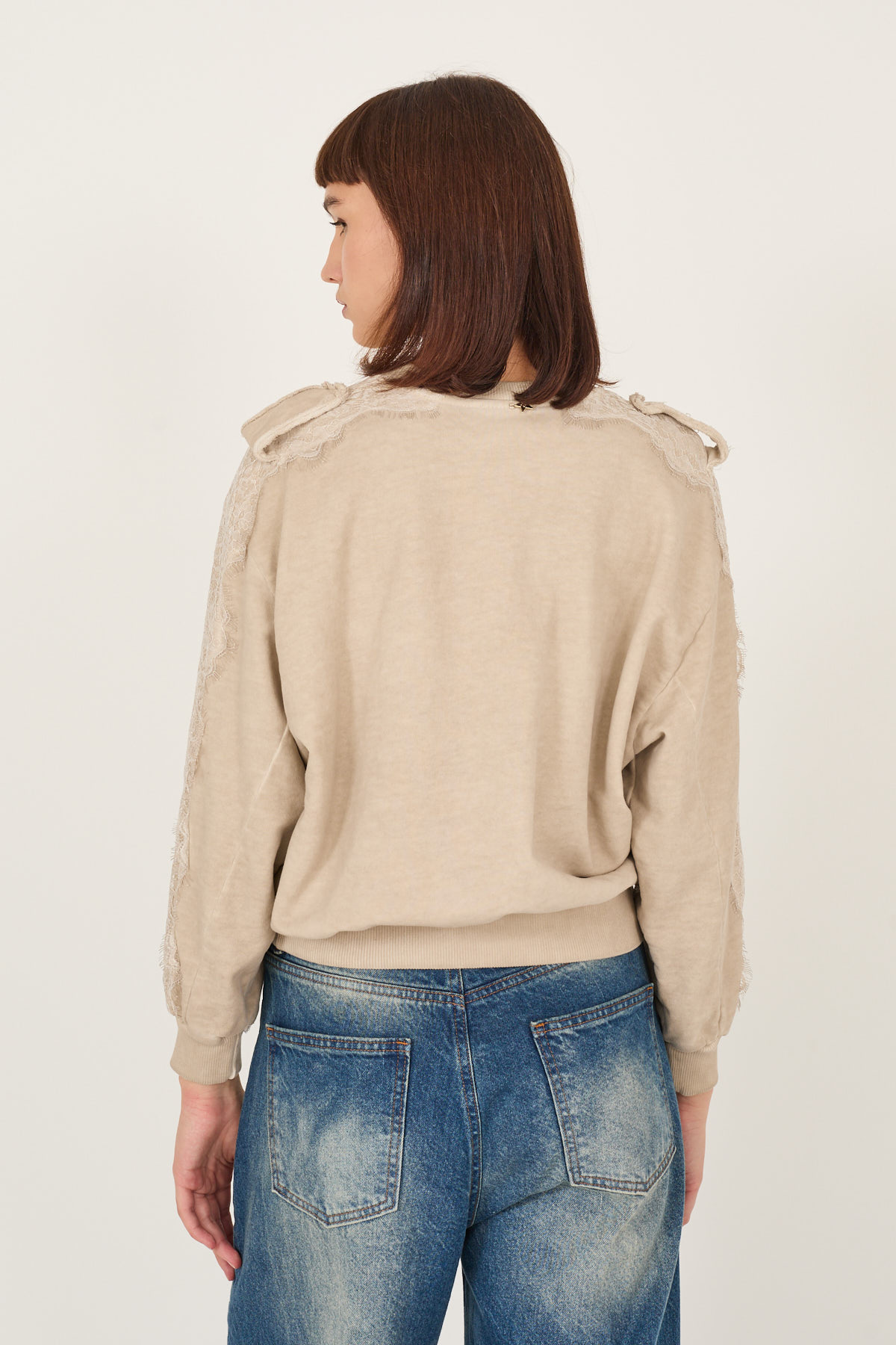 felpa-delave-con-dettaglio-bottoni-e-pizzo-s40m0926-10-webr.jpg