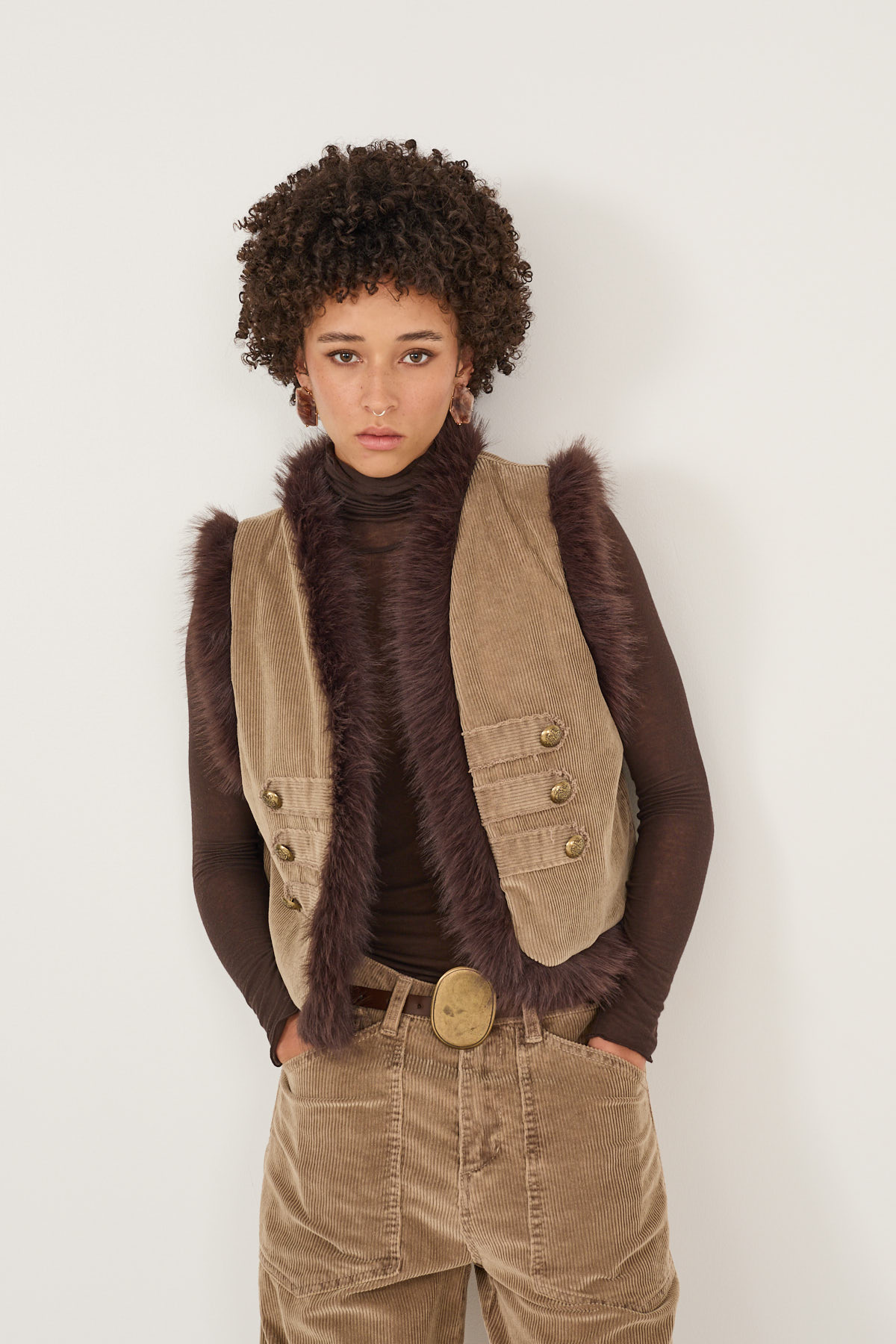 gilet-a-coste-con-interno-ecopelliccia-s40m1075-08-webf.jpg