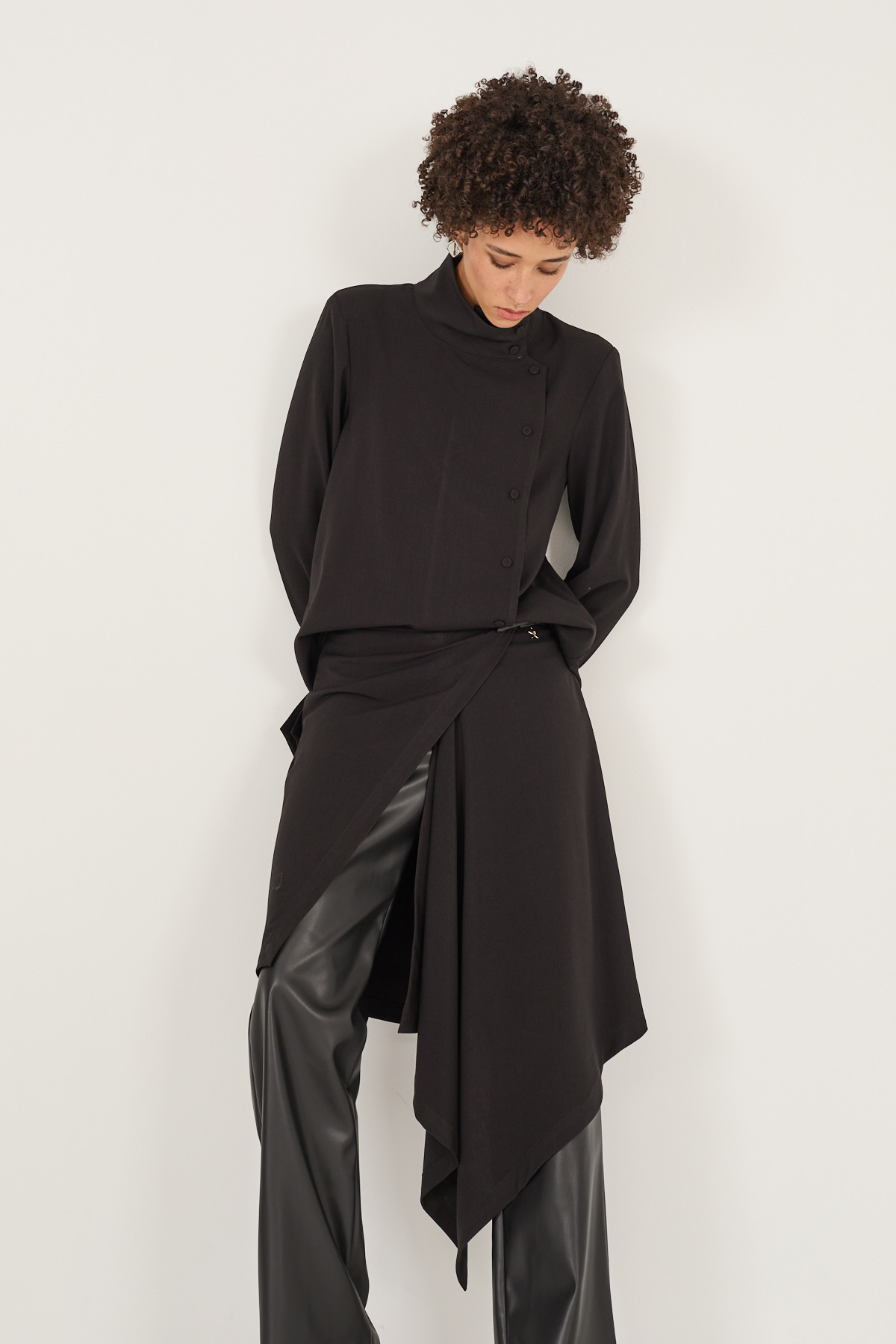 pantalone-ecopelle-con-pareo-m40f1313-01-webd.jpg