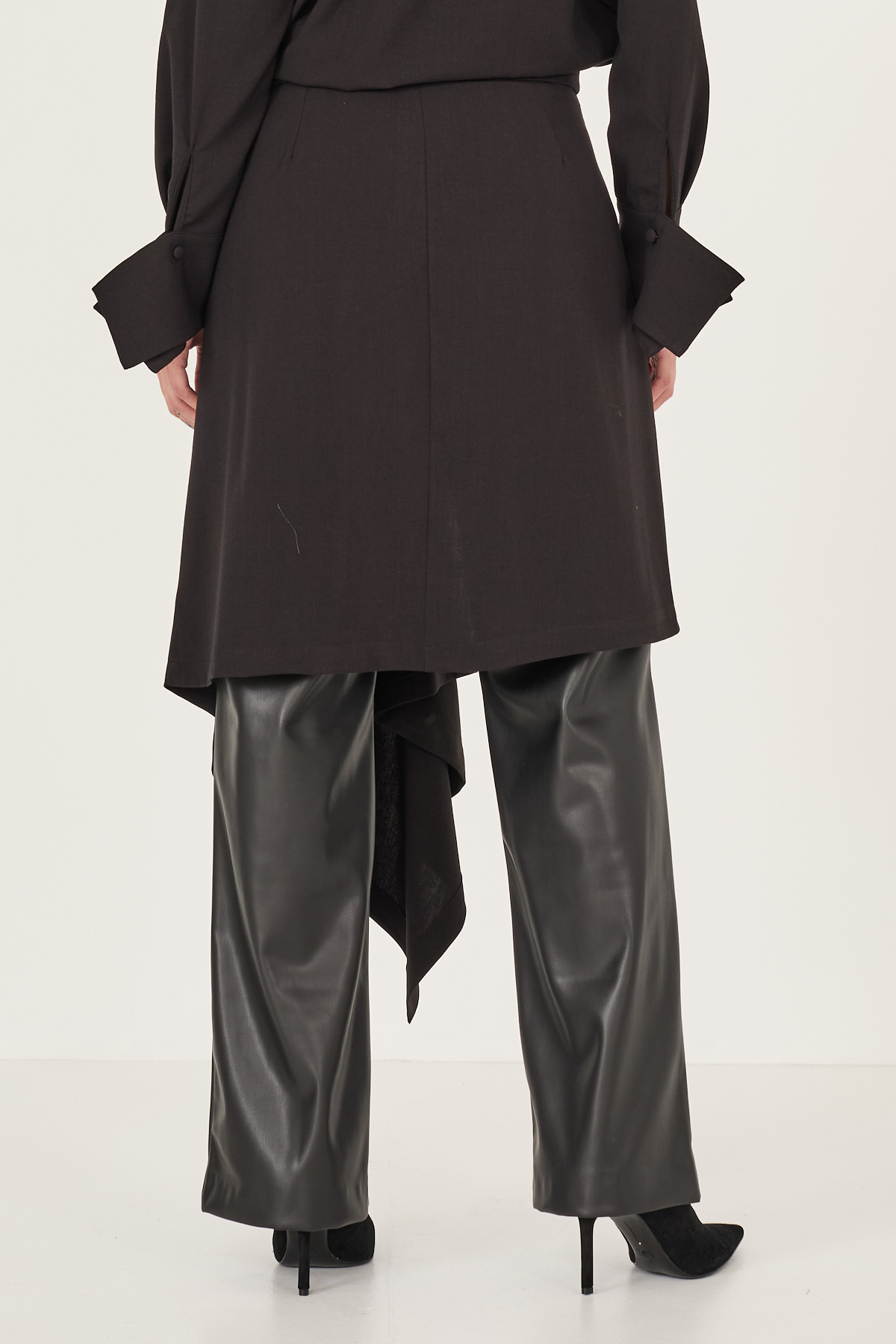 pantalone-ecopelle-con-pareo-m40f1313-01-webl.jpg