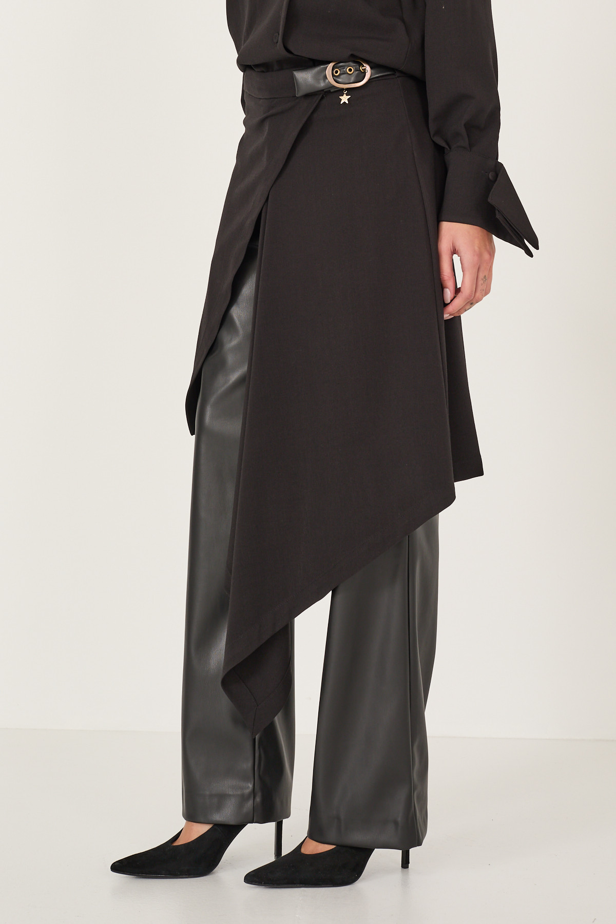 pantalone-ecopelle-con-pareo-m40f1313-01-webout.jpg