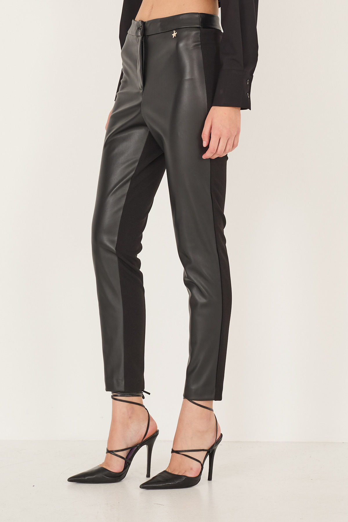 pantalone-leggings-in-ecopelle-e-tessuto-w40s0842-01-webd.jpg
