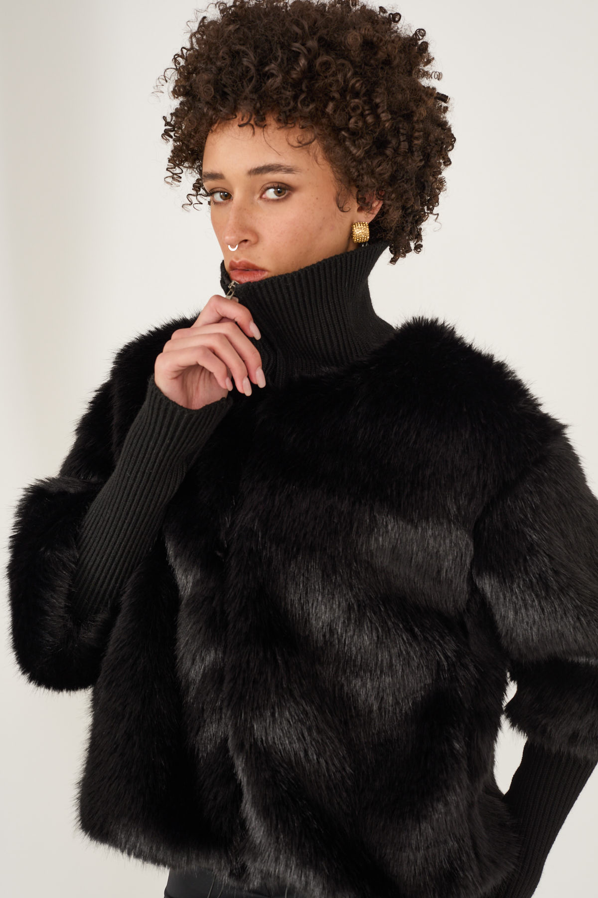 pelliccia-con-maniche-in-maglia-s40m1309-01-webd.jpg