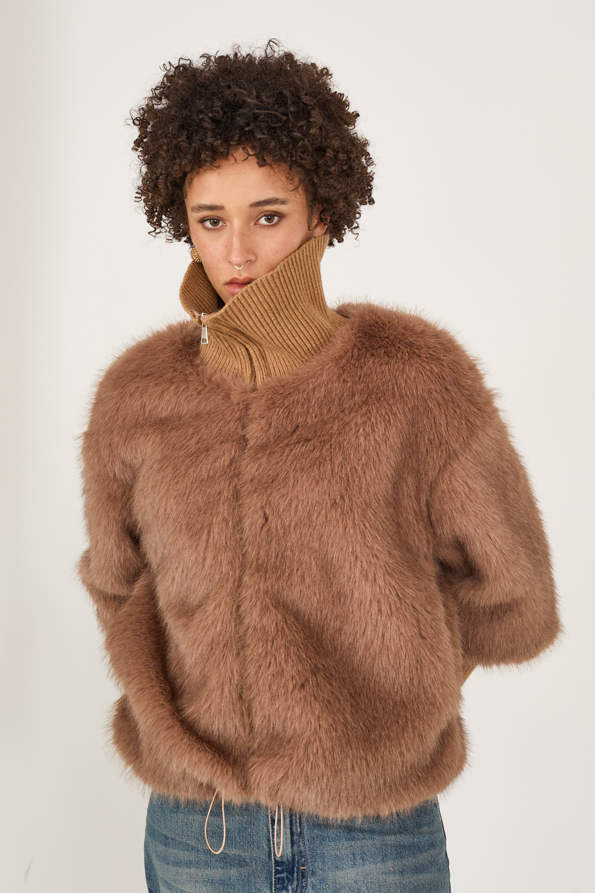 pelliccia-con-maniche-in-maglia-s40m1309-18-weba.jpg