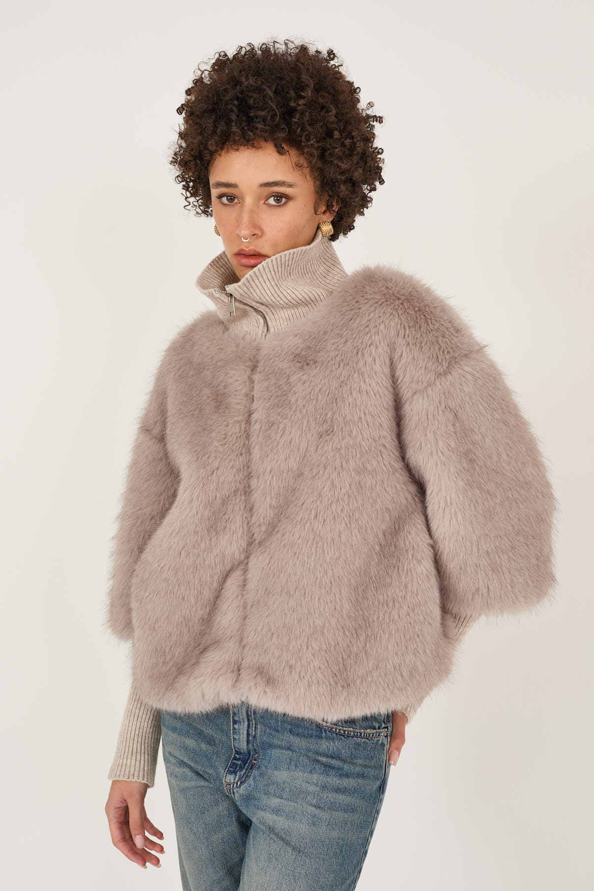 pelliccia-con-maniche-in-maglia-s40m1309-474-weba.jpg