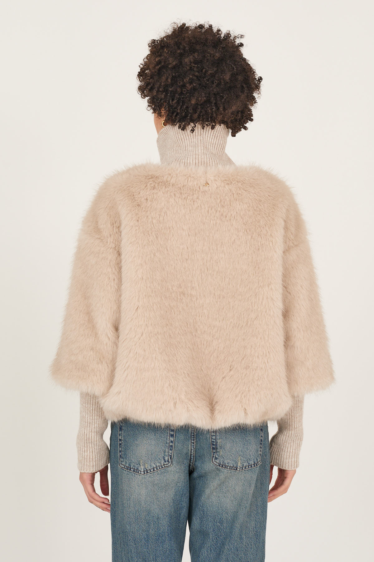 pelliccia-con-maniche-in-maglia-s40m1309-51-webl.jpg